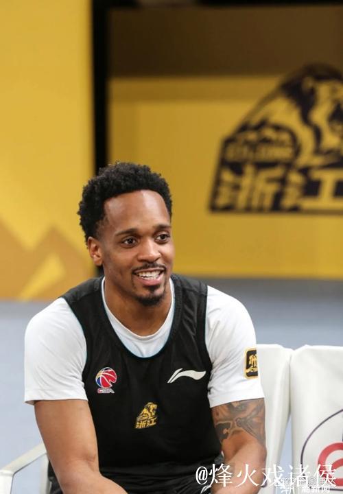 广厦官宣签下巴里-布朗 上赛季季后赛场均27分